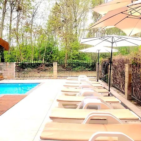 Park And Pool Apostolovi