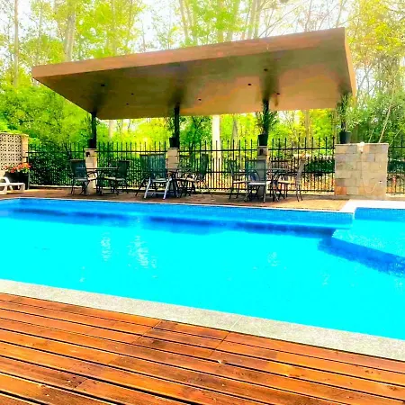 Park And Pool Apostolovi דירה *