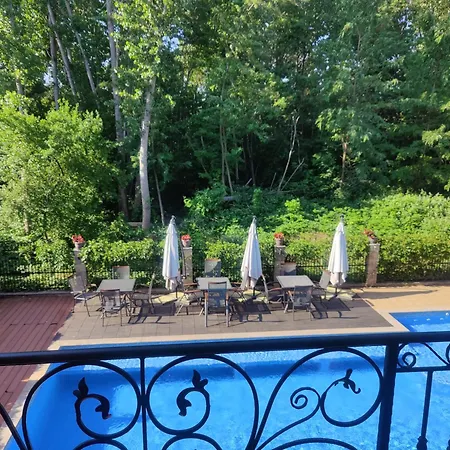 Park And Pool Apostolovi * 内塞伯尔