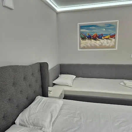 Park And Pool Apostolovi Apartment