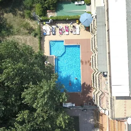 Park And Pool Apostolovi *