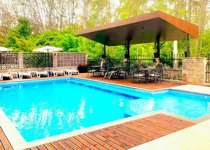 Park And Pool Apostolovi ネセバル