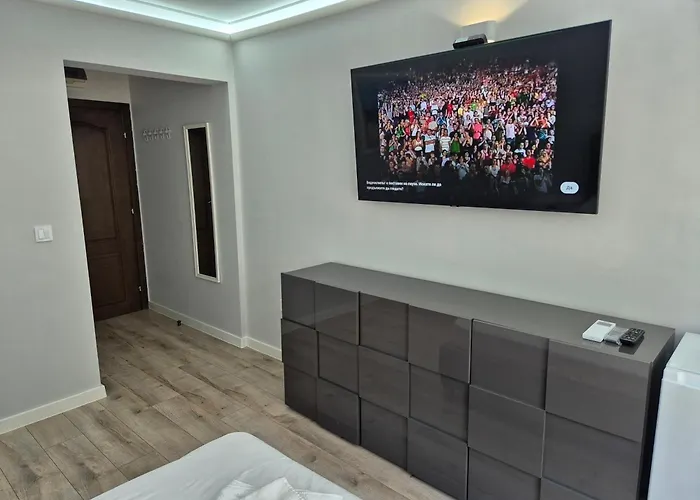 Park And Pool Apostolovi アパート *