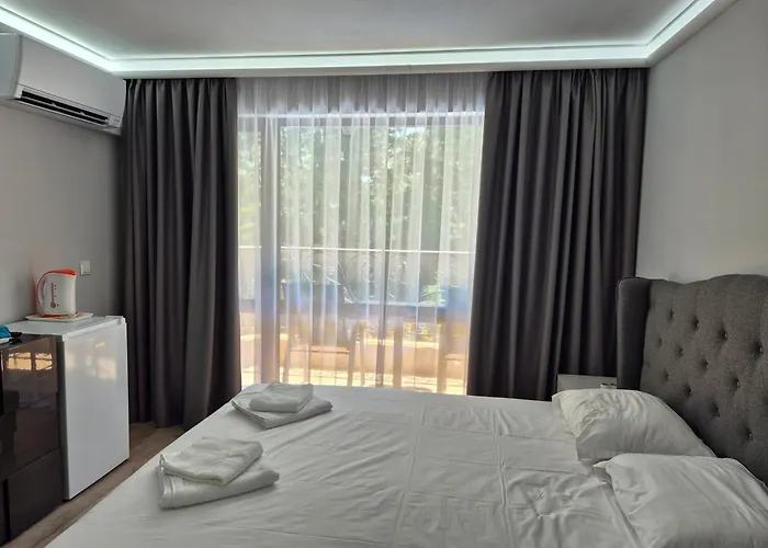 Park And Pool Apostolovi *