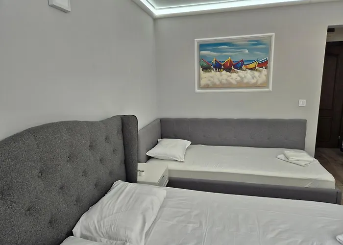 Park And Pool Apostolovi アパート