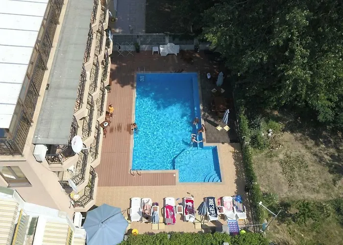 アパート Park And Pool Apostolovi